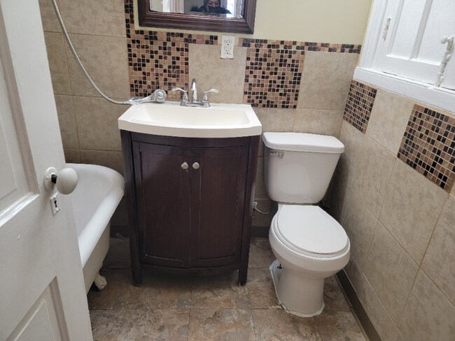 Building Photo - 220 W Madison St