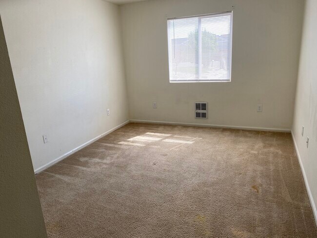 Bedroom - 1113 Arnold St
