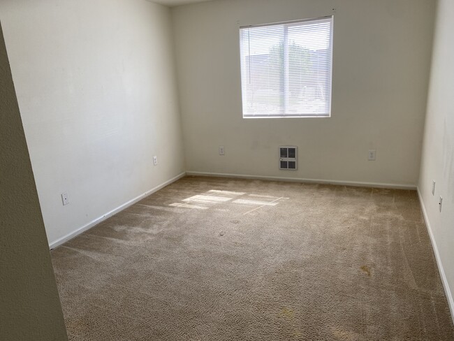 Bedroom - 1113 Arnold St