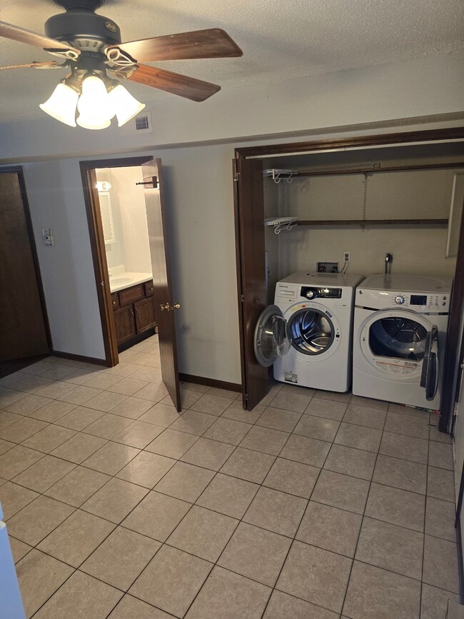 Building Photo - 4122 Glendale Dr