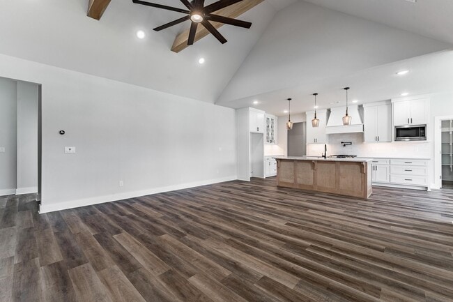 Building Photo - Modern Elegance: Spacious 4-Bedroom New Bu...