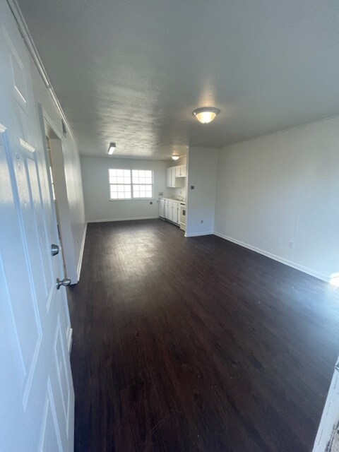 Foto del edificio - 629 Papworth Ave