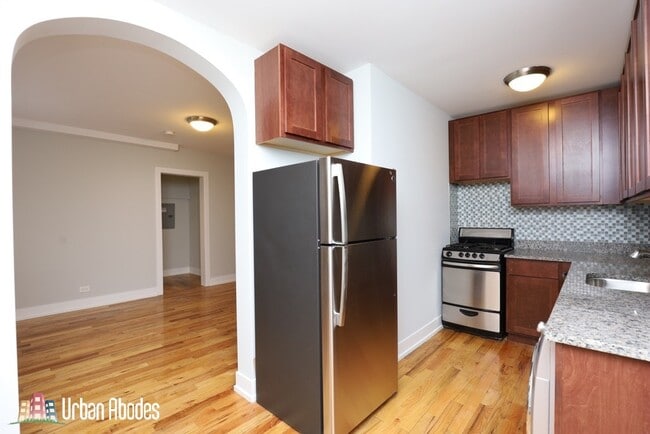 Building Photo - 557 W Arlington Pl