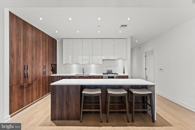 Building Photo - 1650 Silver Hill Dr