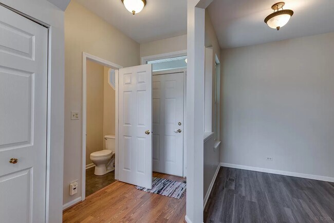 Building Photo - 1 S Oakhurst Dr