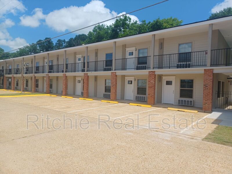 Foto principal - 3801 Halsey St