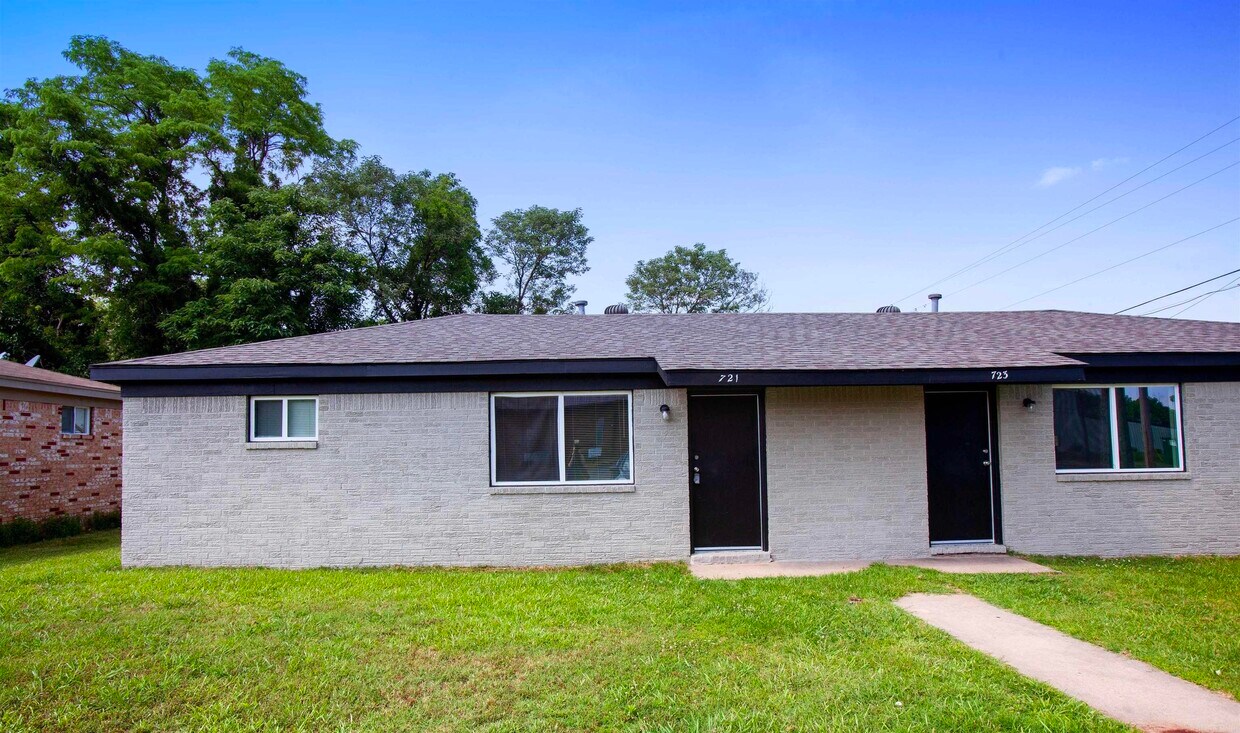 721 Smart St, Jacksonville, AR 72076 Townhome Rentals in Jacksonville