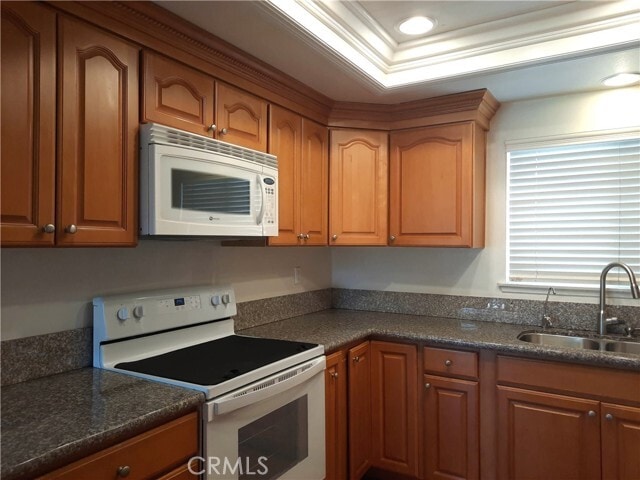 Building Photo - 2384 Via Mariposa W