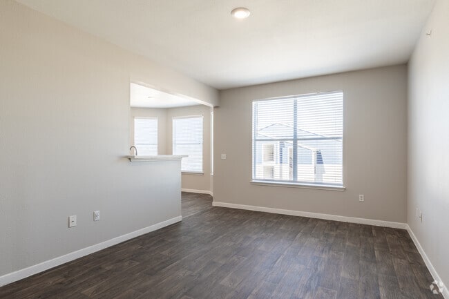 1 BR, 1 BA - 1017 SF - Living Room - Towne West