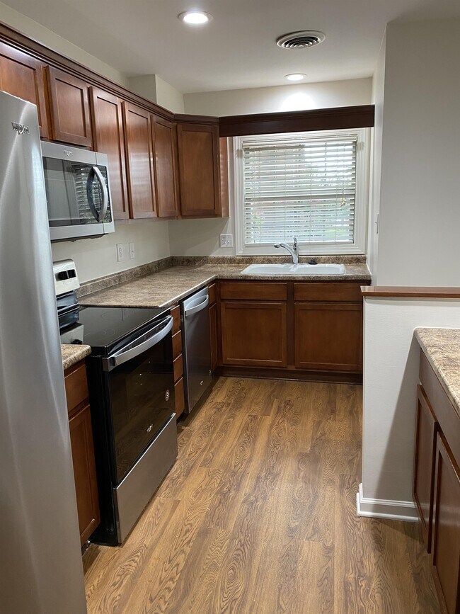 Building Photo - 6529 Deane Hill Dr