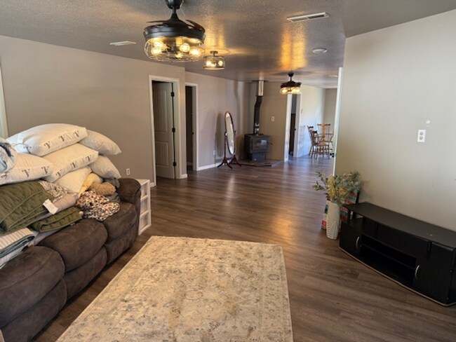 Foto del edificio - Country Home, 4 bed/2bath short term rental