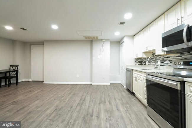 Foto del edificio - 4707 Connecticut Ave NW