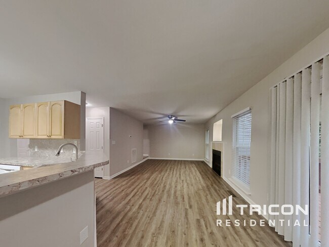 Building Photo - 6927 Linda Lake Drive Charlotte NC