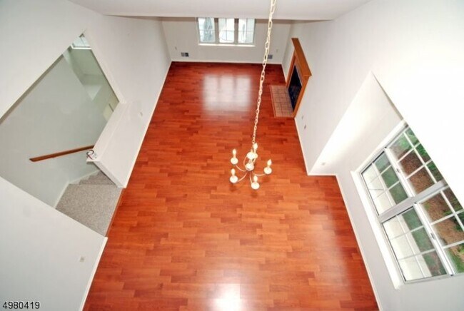 Building Photo - 3702 Vroom Dr