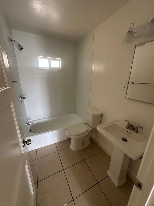 Building Photo - 2804 Horace Mann Ct