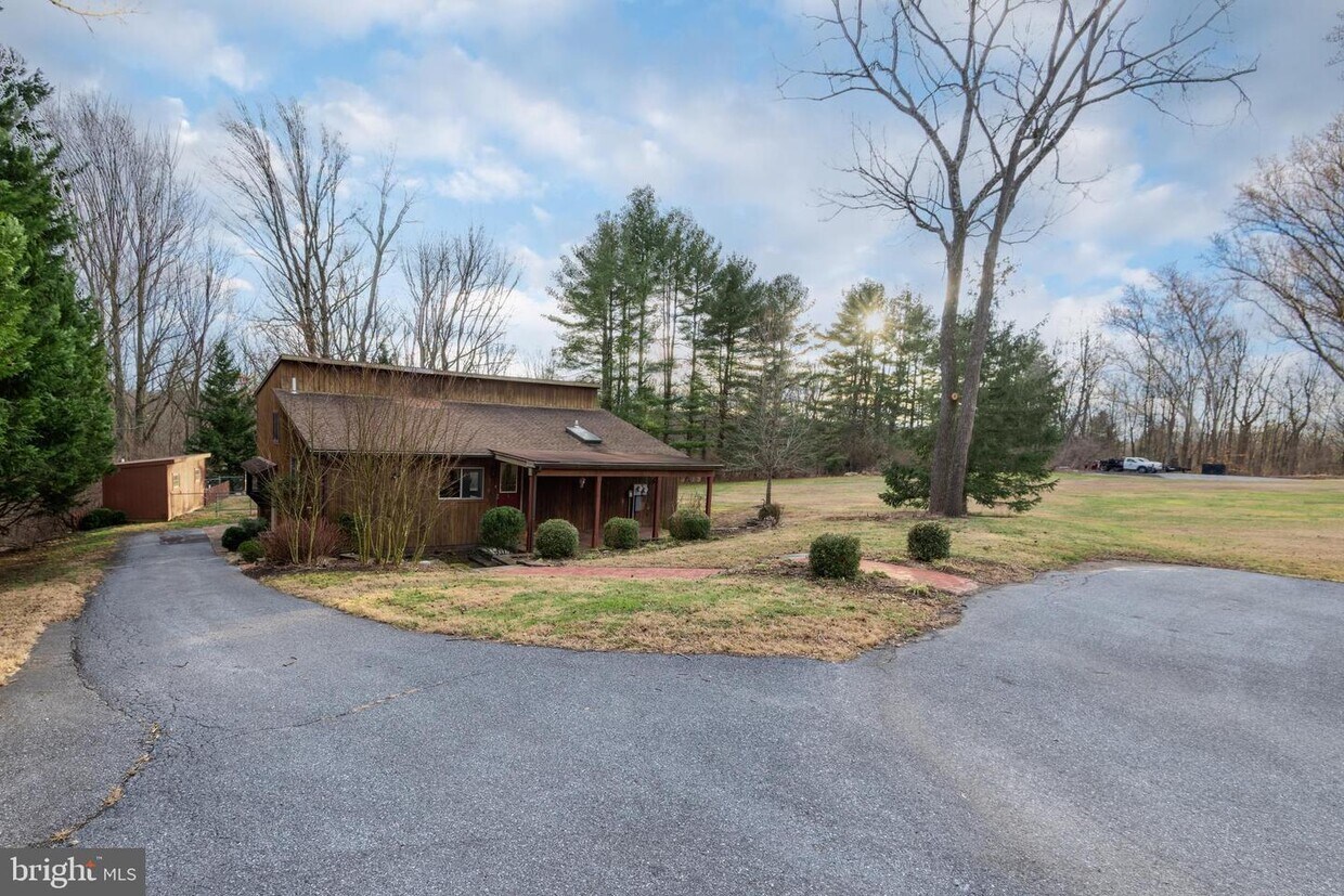 Primary Photo - 306 Ground Hog College Rd