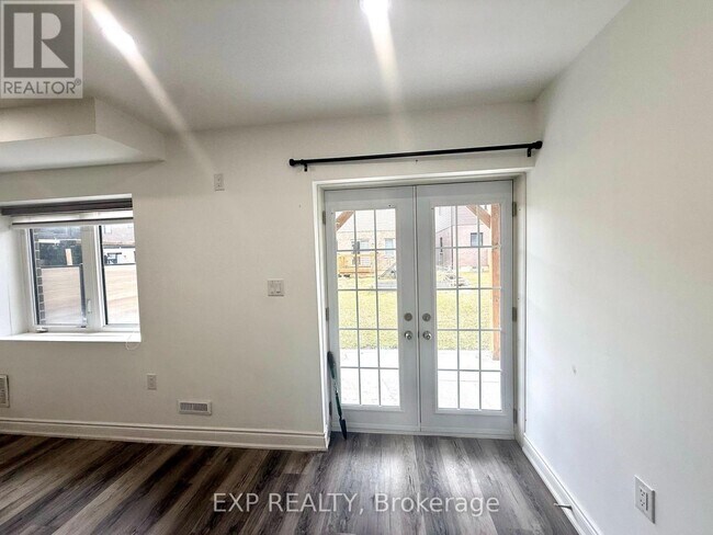 Building Photo - 11 Flagg Ave