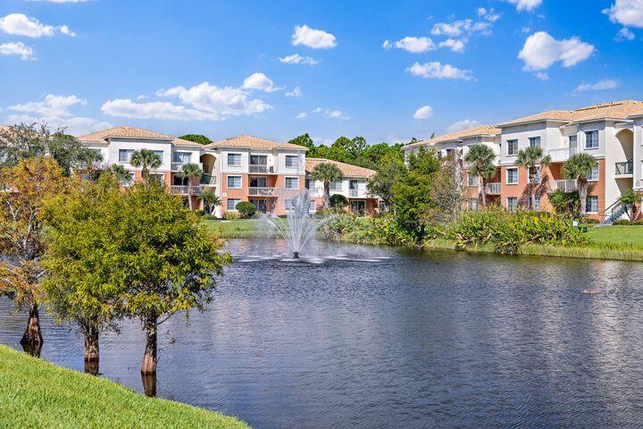 Foto principal - 9211 Myrtlewood Cir W