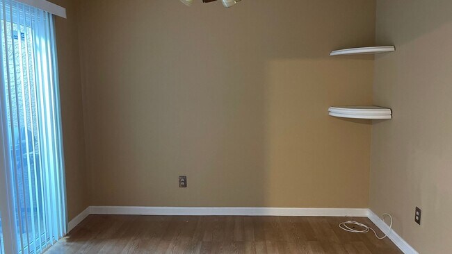 Foto del edificio - Beautiful 2 bedroom 1.5 Bathroom with attached garage