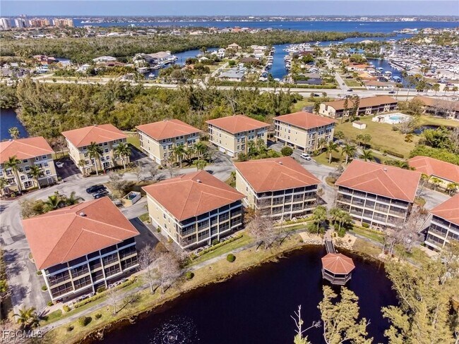 Foto del edificio - 10060 Lake Cove Dr