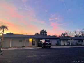 Building Photo - 1412 SE Paradise Ave