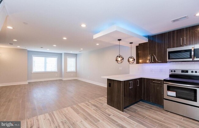 Building Photo - 2564 Frankford Ave