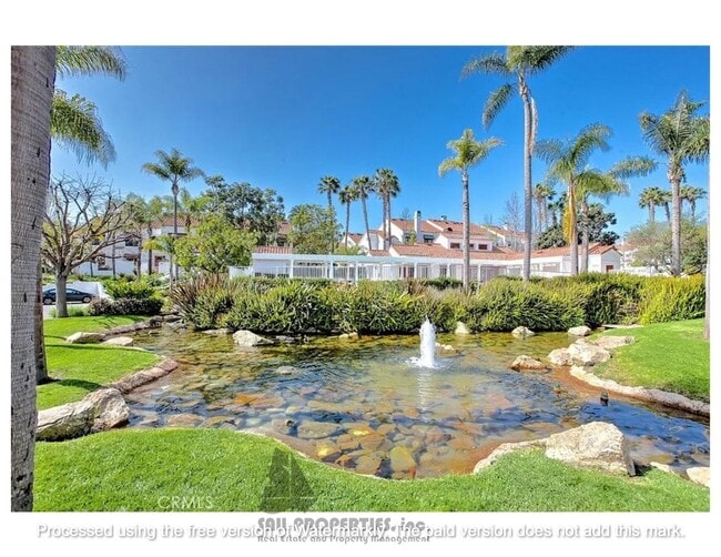 Building Photo - Welcome to this charming 2-bedroom, 1-bathroom home located in the heart of Huntington Beach.