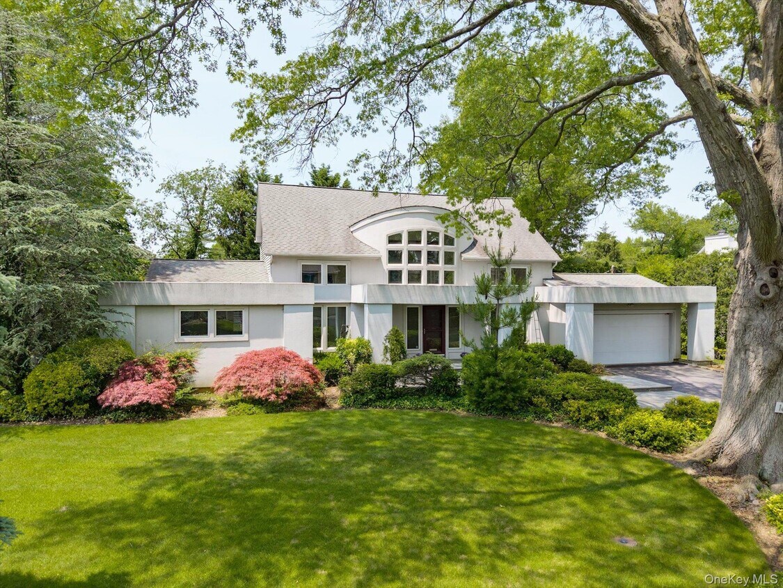 Primary Photo - 16 Polo Field Ln