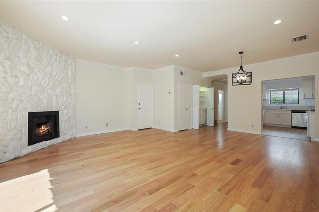 Living Room, Dining Area - 1235 Euclid St