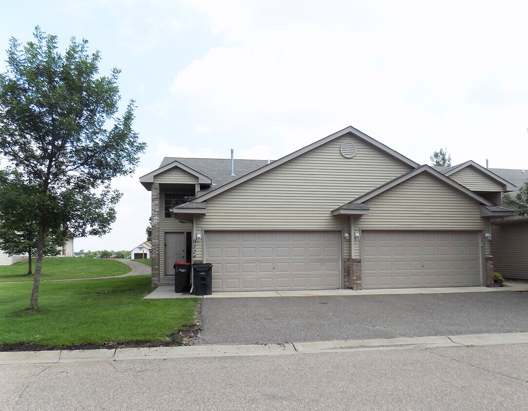 9224 Orchard Ln, Monticello, MN 55362 Townhome Rentals in Monticello