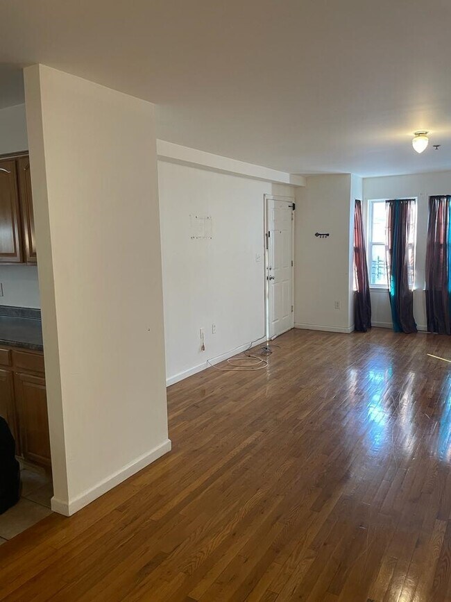 Building Photo - 202 Bergen Ave