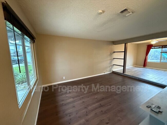 Foto del edificio - 184 Gentry Cir