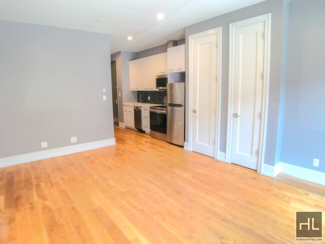 Building Photo - Duplex 1 Bed