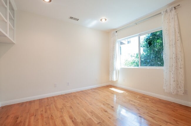 Foto del edificio - Beautiful 3 bedroom 2 bath with Central AC