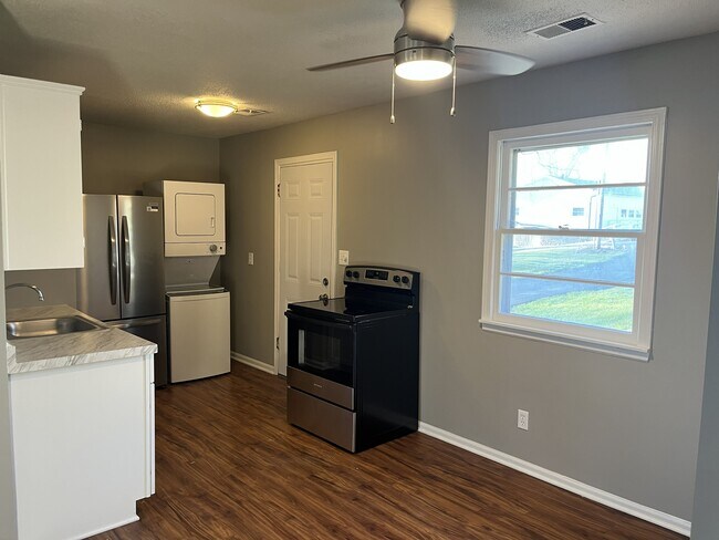 Lavadora/secadora NUEVA - 2034 NW 51st St