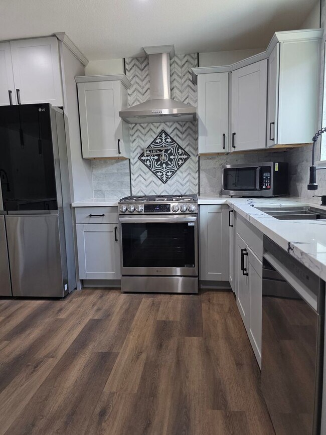 Foto del edificio - 3280 Everett Dr