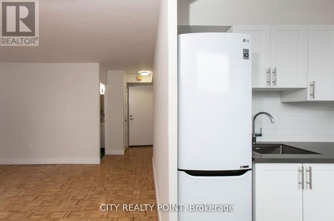 Building Photo - 485 Huron St