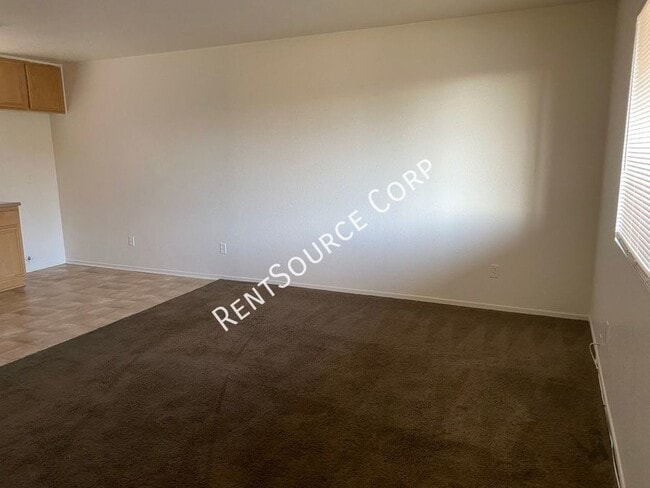 Building Photo - 15582 L St