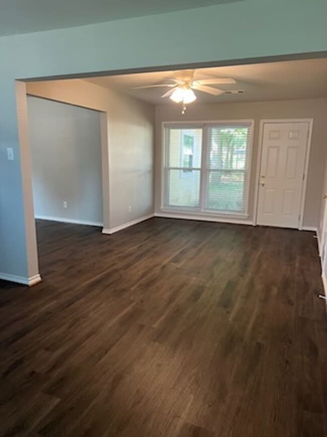 Building Photo - 3 Bed / 1 Bath House, PNGISD