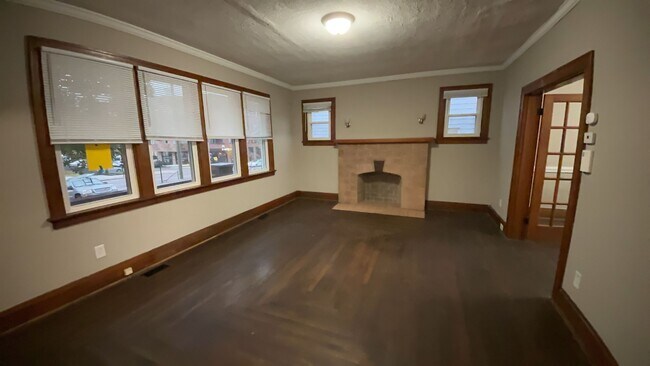 Building Photo - 1635 W North Bend Rd