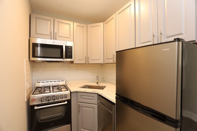 Foto del edificio - 525 W Belmont Ave