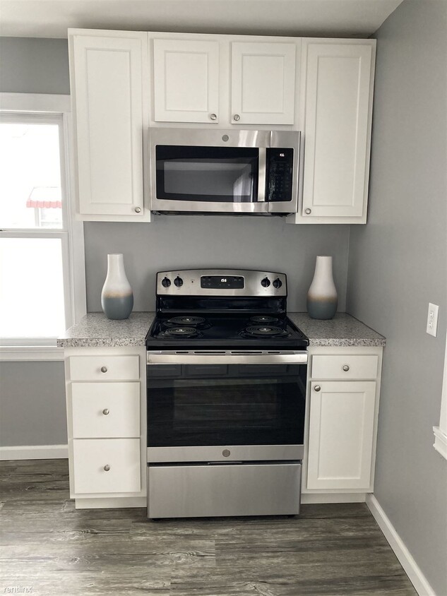 Primary Photo - 3 br, 1 bath House - 52 S Maple St