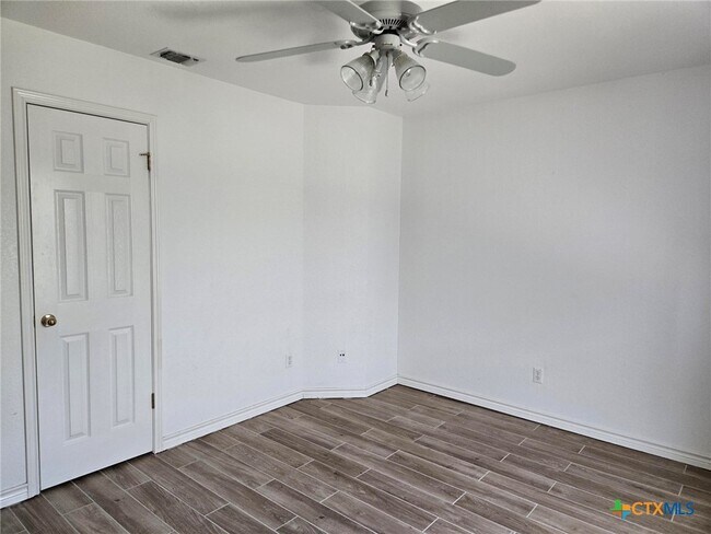 Foto del edificio - 120 Gardenridge Dr