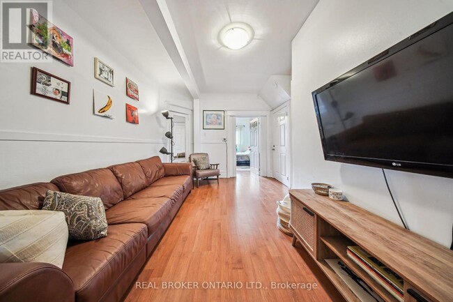 Building Photo - 282 Ossington Ave