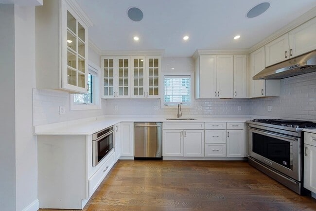 Building Photo - 102 Beacon St