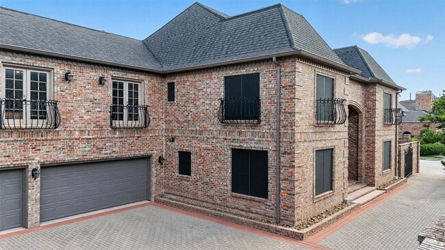 Building Photo - 2510 Potomac Dr