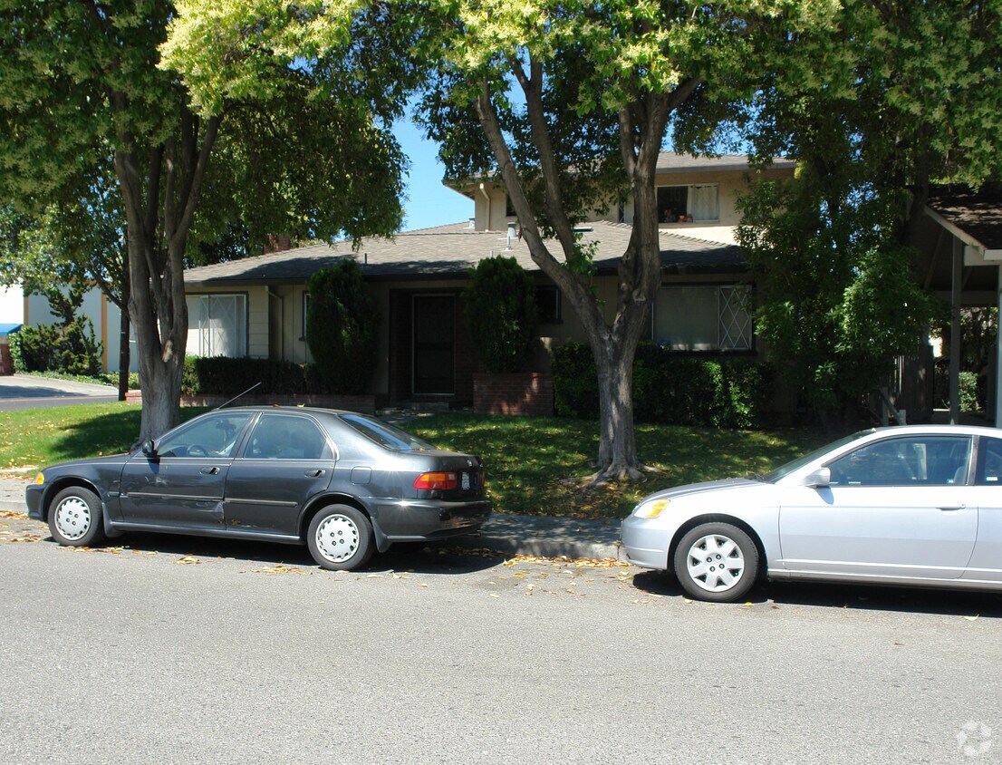 Building Photo - 856 Gallatin Dr
