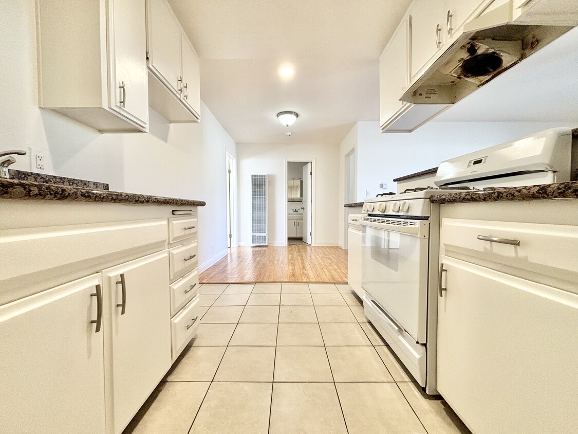 Foto principal - 320 E Hyde Park Blvd