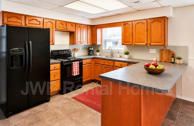 Building Photo - 7528 Dalehurst Dr S