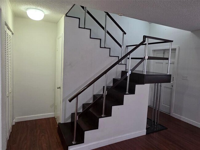 Foto del edificio - 3146 N Pine Island Rd